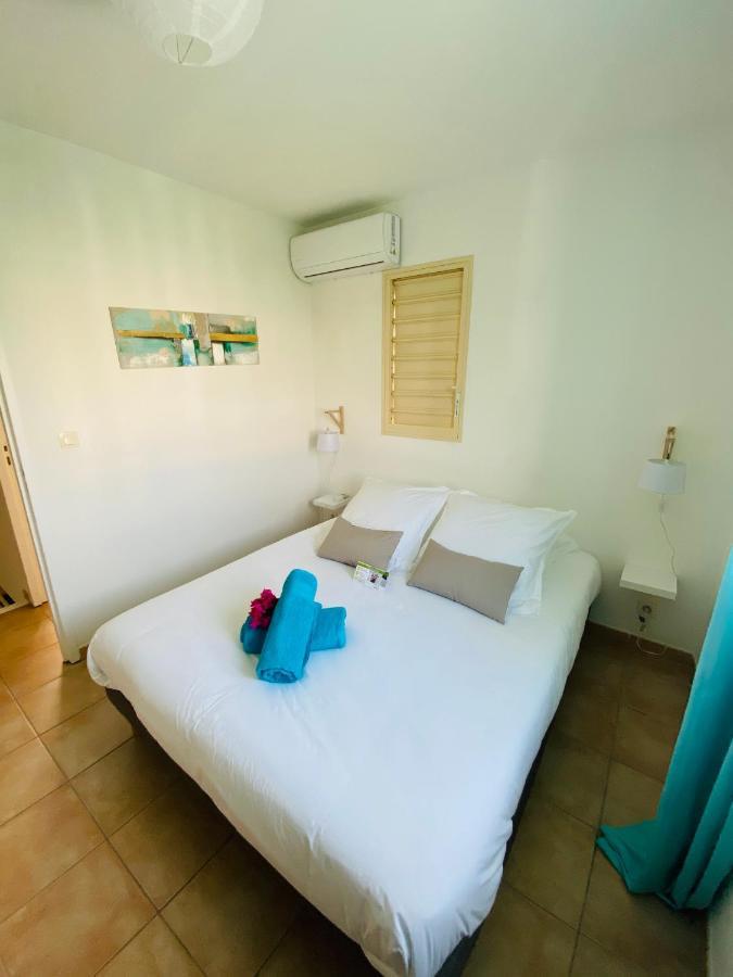 Maison mitoyenne , piscine,Citerne, jardin, parking, plage Le Gosier  Extérieur photo