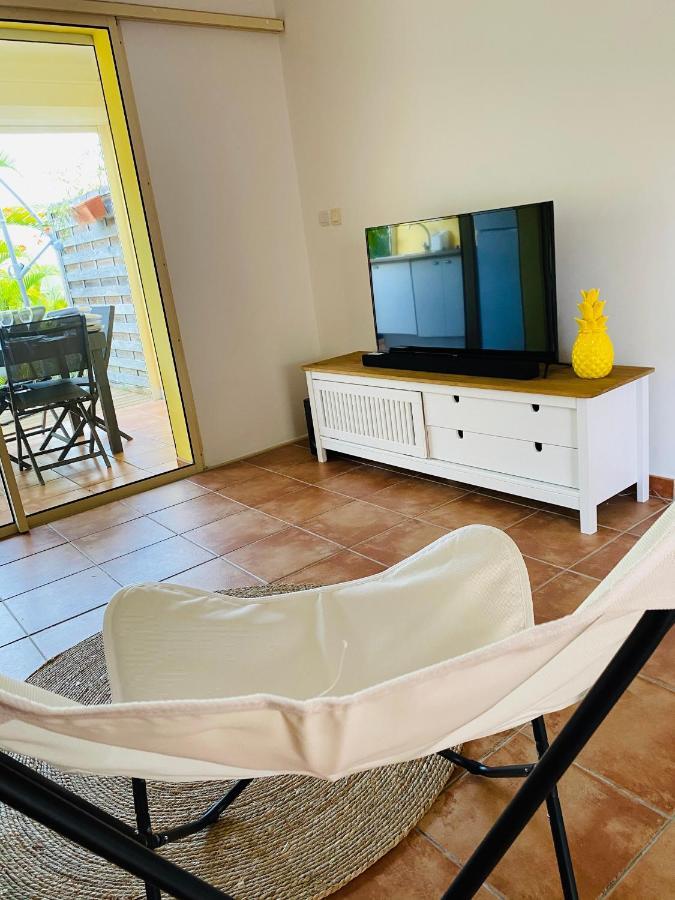 Maison mitoyenne , piscine,Citerne, jardin, parking, plage Le Gosier  Extérieur photo