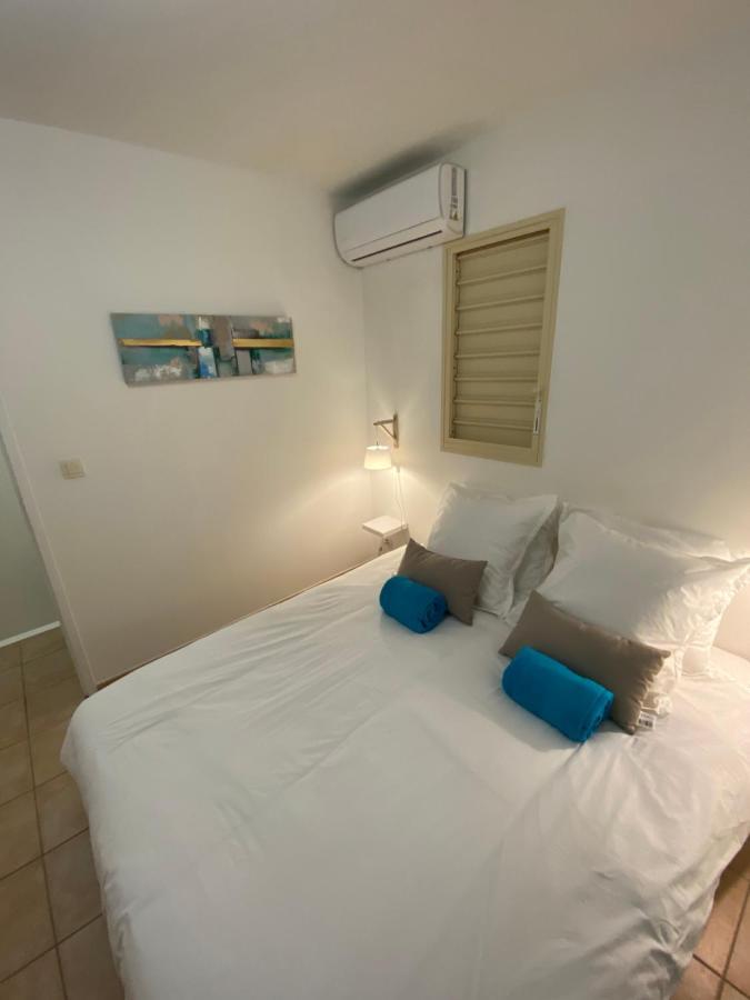 Maison mitoyenne , piscine,Citerne, jardin, parking, plage Le Gosier  Extérieur photo