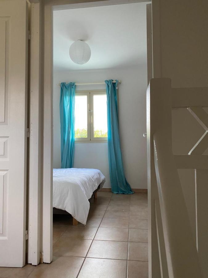 Maison mitoyenne , piscine,Citerne, jardin, parking, plage Le Gosier  Extérieur photo