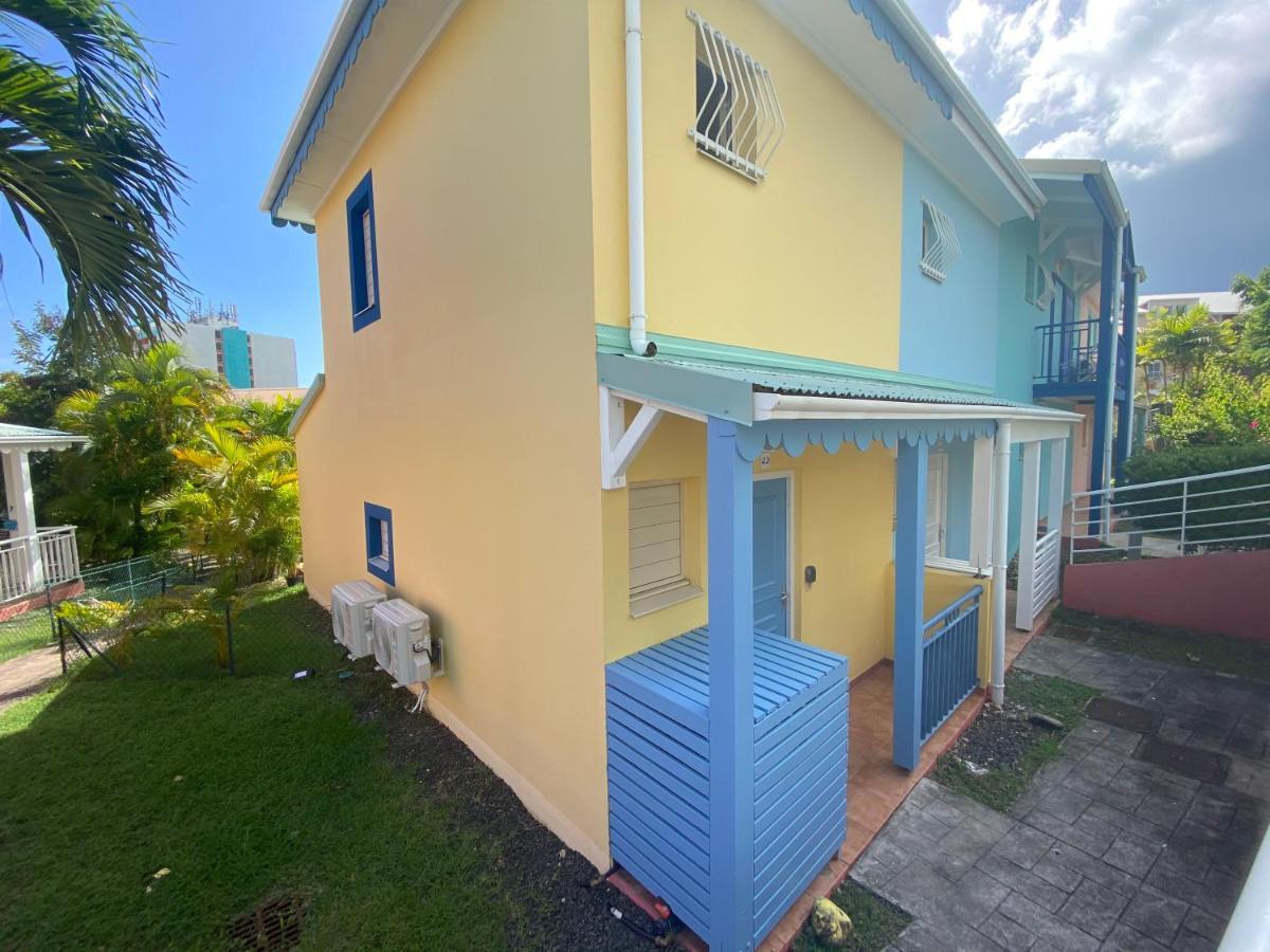 Maison mitoyenne , piscine,Citerne, jardin, parking, plage Le Gosier  Extérieur photo